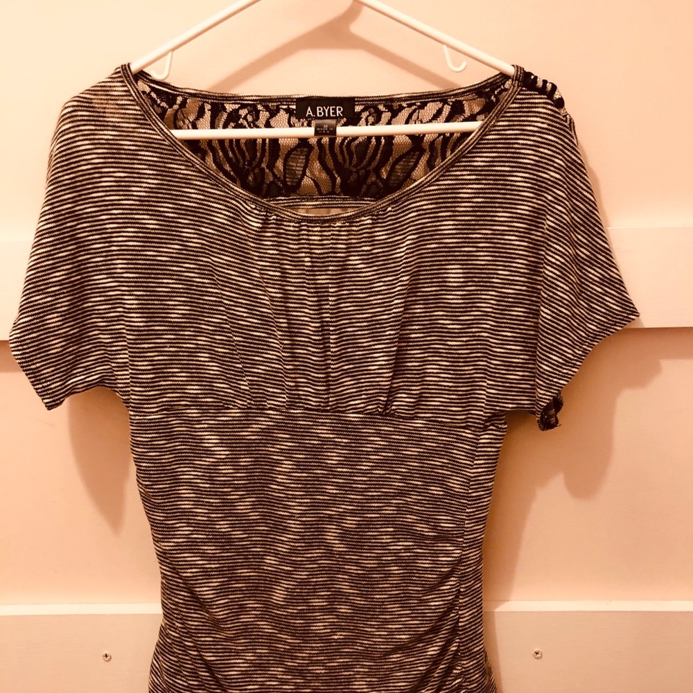 Black and white short sleeve top